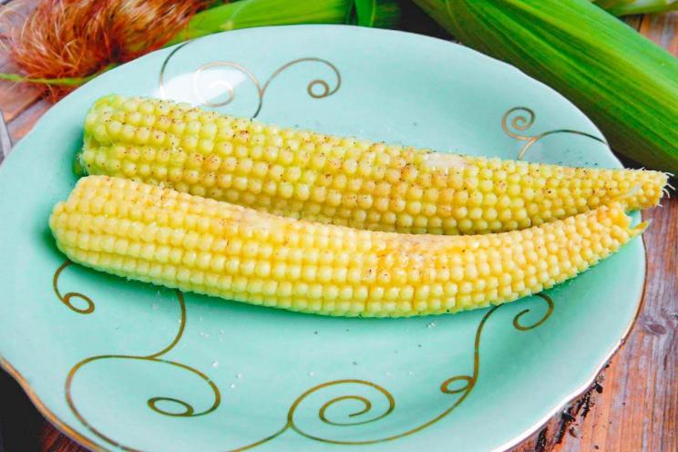 Quick & Easy Microwave Corn on the Cob