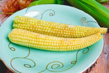 Quick & Easy Microwave Corn on the Cob