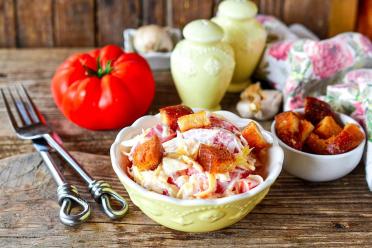 Tomato, Cheese, and Crouton Salad