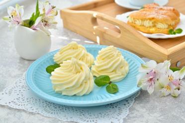 Fluffy Custard Cake Cream Recipe