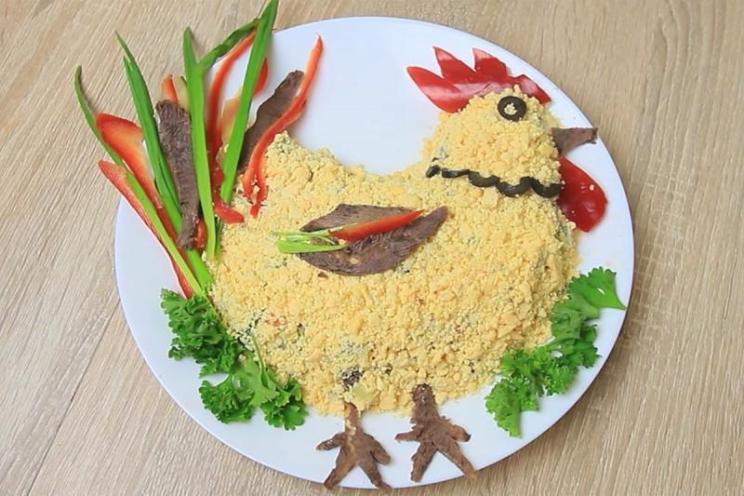 Rooster-Inspired Salad Decoration