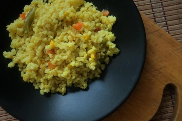 Slow Cooker Bulgur with Colorful Veggies