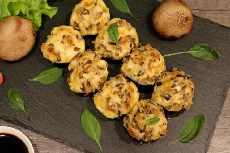Cheesy Baked Chicken Rolls