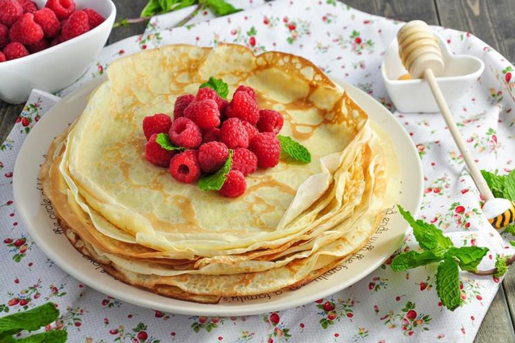 Perfect Lace Pancakes with Cream