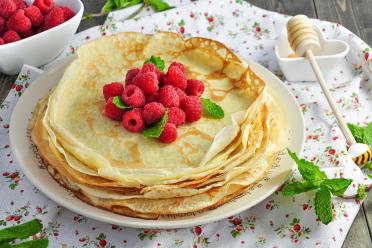 Perfect Lace Pancakes with Cream