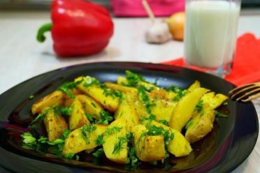 Crispy Country-Style Baked Potatoes with Sauce