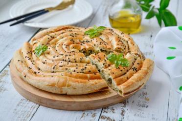 Spinach and Cheese Puff Pastry Spiral