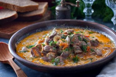 Creamy Stewed Chicken Hearts with Carrots and Onions