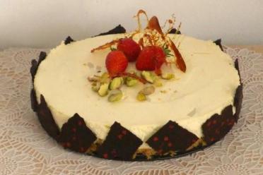 Strawberry White Chocolate Mousse Cake