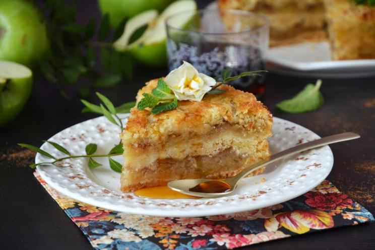 Simple Semolina and Apple Pie