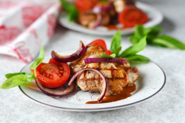Pan-Seared Pork Medallions with Fresh Tomato Sauce