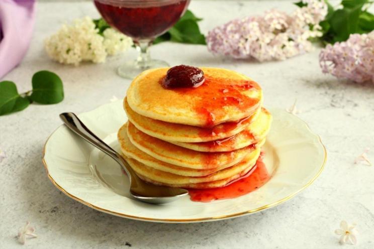 Fluffy Pancakes Made Without Soda or Baking Powder