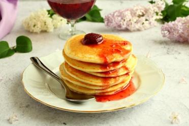 Fluffy Pancakes Made Without Soda or Baking Powder