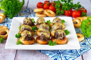 Cheesy Oven-Baked Minced Meat Bites