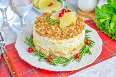 Tropical Smokehouse Salad with Pineapple