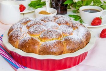 Candy-Filled Bun Pie