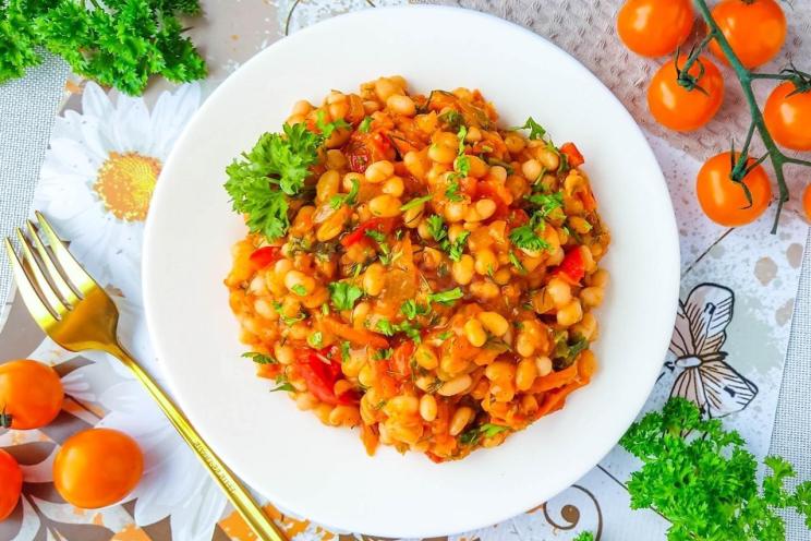 Savory Tomato Veggie Bean Medley