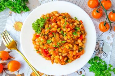 Savory Tomato Veggie Bean Medley