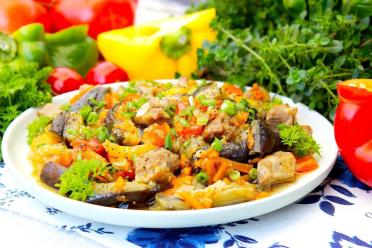 Pepper and Eggplant Stir-Fry with Meat