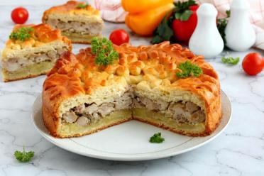 Hearty Meat and Potato Yeast Pie