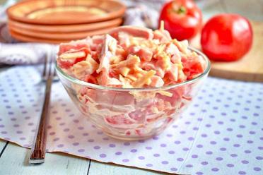 Quick and Tasty Tomato Sausage Salad