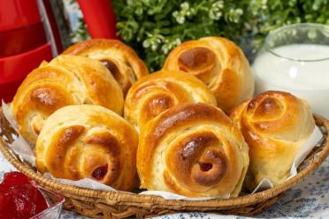 Jam-Filled Cheese Buns