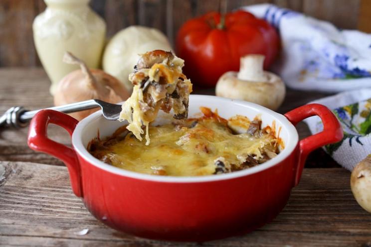 Cheesy Baked Mushrooms in Sour Cream and Onions Cheesy Baked Mushrooms in Sour Cream and Onions
