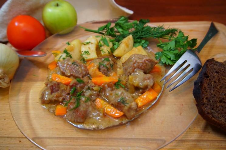 Tender Beef with Plum-Apple Sauce Tender Beef with Plum-Apple Sauce