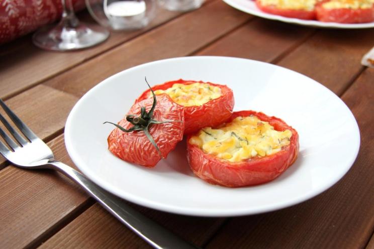 Baked Egg & Yogurt Stuffed Tomatoes