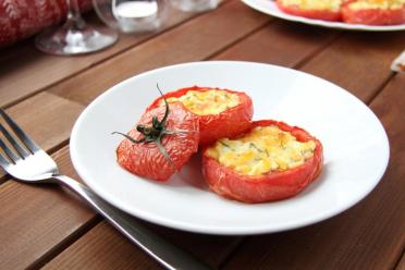 Baked Egg & Yogurt Stuffed Tomatoes