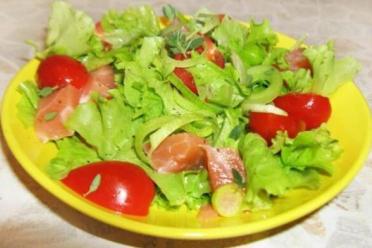 Salmon & Leek Cherry Lettuce Salad