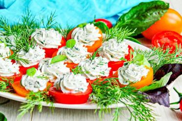 Tomato and Curd Cheese Garlic Bites