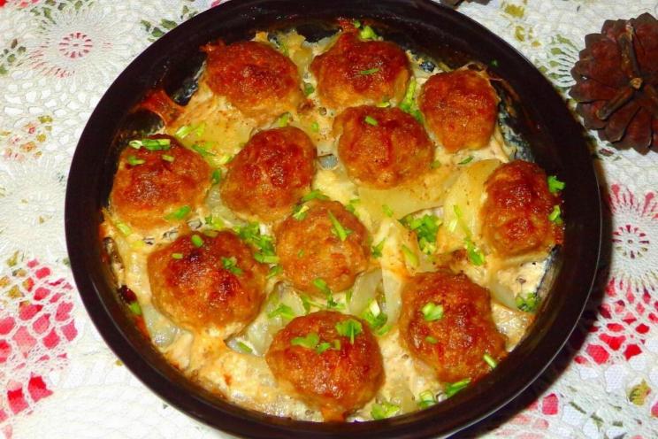 Oven-Baked Meatballs and Potatoes