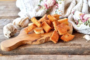 Quick Microwave Bread Croutons