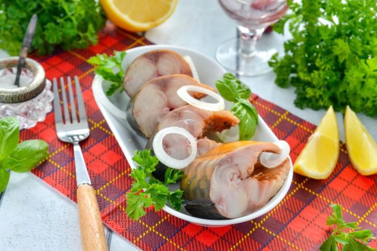 Smoked-Style Mackerel with Onion Skins