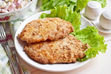 Oven-Baked Pork Schnitzel: Juicy and Delicious