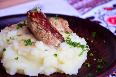 Tender Pork and Mushroom Tortillas