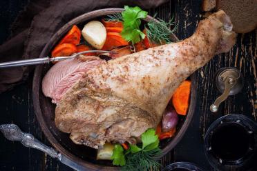 Oven-Baked Turkey Drumstick: Juicy and Flavorful