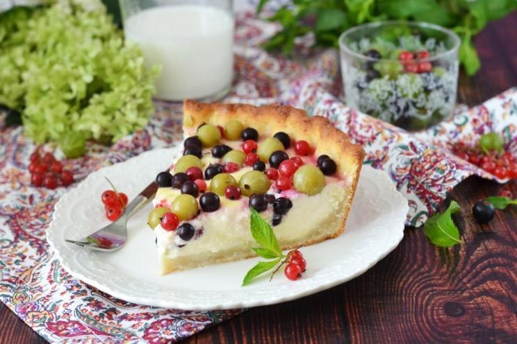 Berry Sour Cream Pie: Easy, Versatile, Delicious