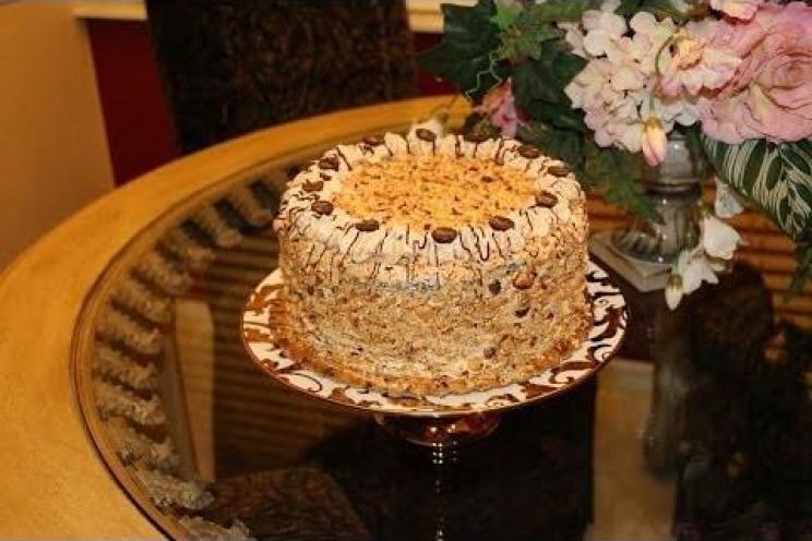 Meringue Delight: Swan Lake Cake with Whipped Cream
