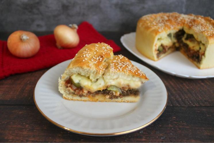Cheeseburger Pie: A Family-Sized, Savory Twist