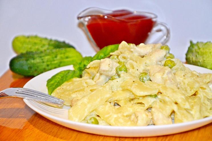 Creamy Chicken and Pea Pasta Creamy Chicken and Pea Pasta