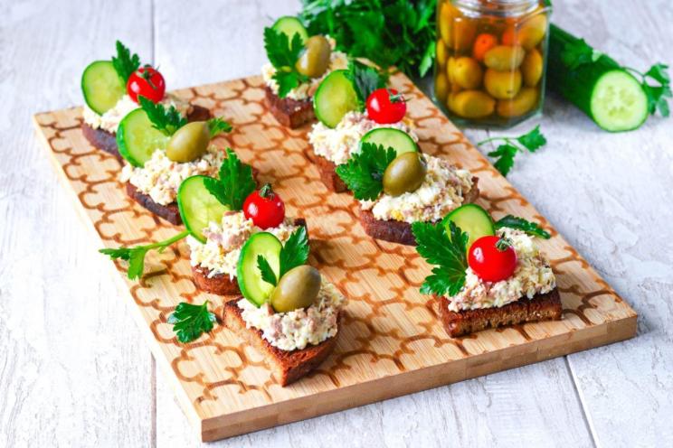 Festive and Easy Cod Liver Sandwiches Festive and Easy Cod Liver Sandwiches