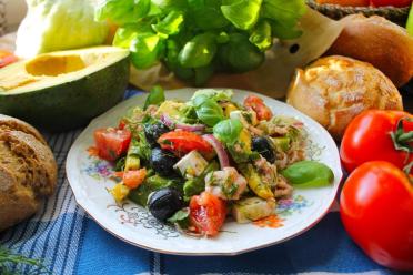 Quick & Healthy Mediterranean Tuna Salad