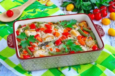 Oven-Baked Chicken and Veggie Rice Casserole