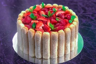No-Bake Strawberry Savoiardi Cake
