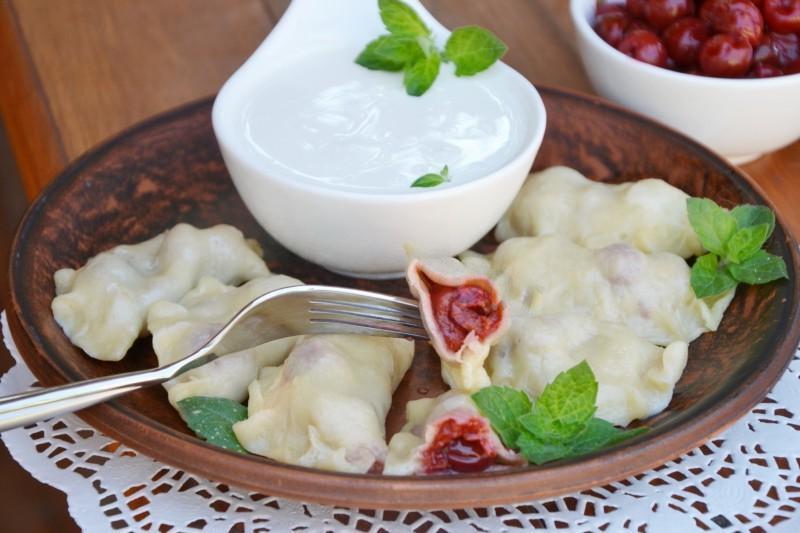 Slow Cooker Cherry Steamed Dumplings
