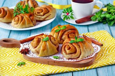 Easy Homemade Yeast Cinnamon Rolls