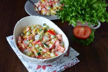 Colorful Layered Spring Salad
