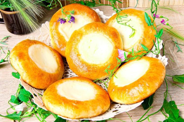 Creamy Sour Cream Cheesecakes